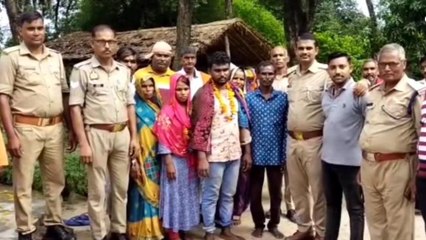 एक विवाह ऐसा भी: युवक युवती ने मंदिर में लिए सात फेरे, पुलिस बनी बाराती