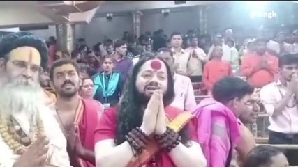 विवादित बाबा : कालीचरण महाराज ने किए महाकाल मंदिर दर्शन, सवारी में हुए शामिल