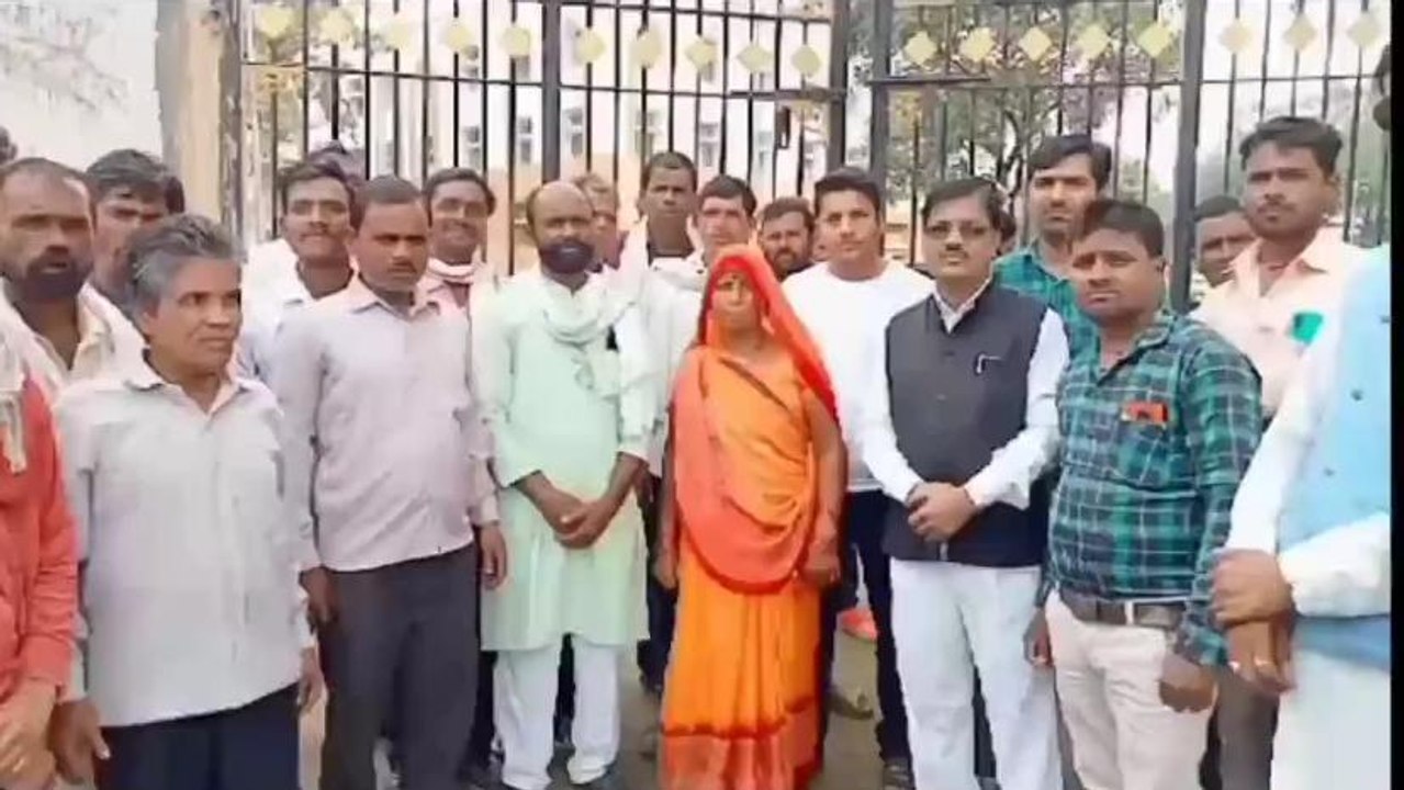 सागर: जनपद CEO के खिलाफ लामबंद हुए ग्रामीण,जाने वजह - video Dailymotion