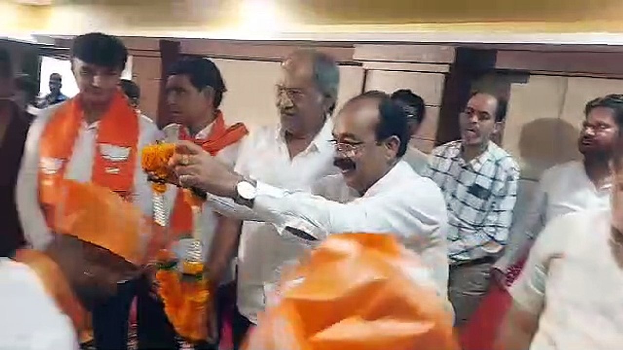 सैकड़ों युवा भाजपा में शामिल, कहा- कमल खिलाएंगे, छत्तीसगढ़ को आगे बढ़ाएंगे