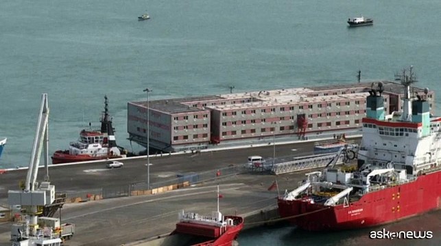 In Regno Unito attivo il primo centro d'accoglienza per migranti galleggiante