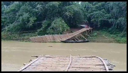 কাঁসাইয়ের স্রোতে ভেসে গেল বাঁশের সেতু! যোগাযোগ বিচ্ছিন্ন ১২০০ পরিবার | Oneindia Bengali