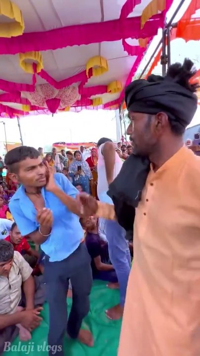वायरल वीडियोकंबल बाबा के हाथ का चमत्कार हाथ लगाते ही शरीर की सभी बीमारी गायब #vairalvideo