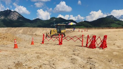 합천, 덤프트럭이 신호수 들이받아 20대 노동자 숨져 / YTN