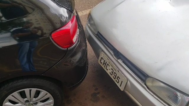 Três carros se envolvem em colisão na Rua Mato Grosso com a Avenida Piquiri
