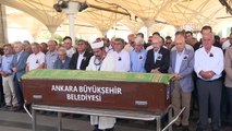 Kılıçdaroğlu, Kalp Krizi Geçiren Parti Üyesinin Cenaze Törenine Katıldı
