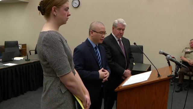 플로이드 살해 현장 군중 통제한 경찰관에 4년 9개월형 선고 / YTN