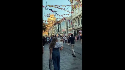 Taksim'de dolarları havaya saçan maskeliler bakın kim çıktı?