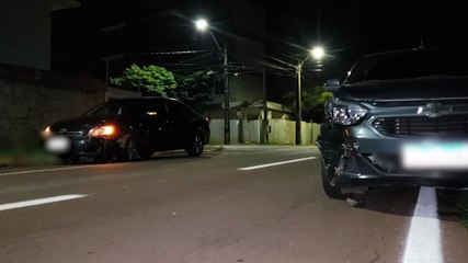 Cobalt e Corolla se envolvem em acidente no Parque Verde