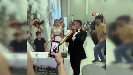 Kendi düğününde hem kemençe çaldı hem de oynadı