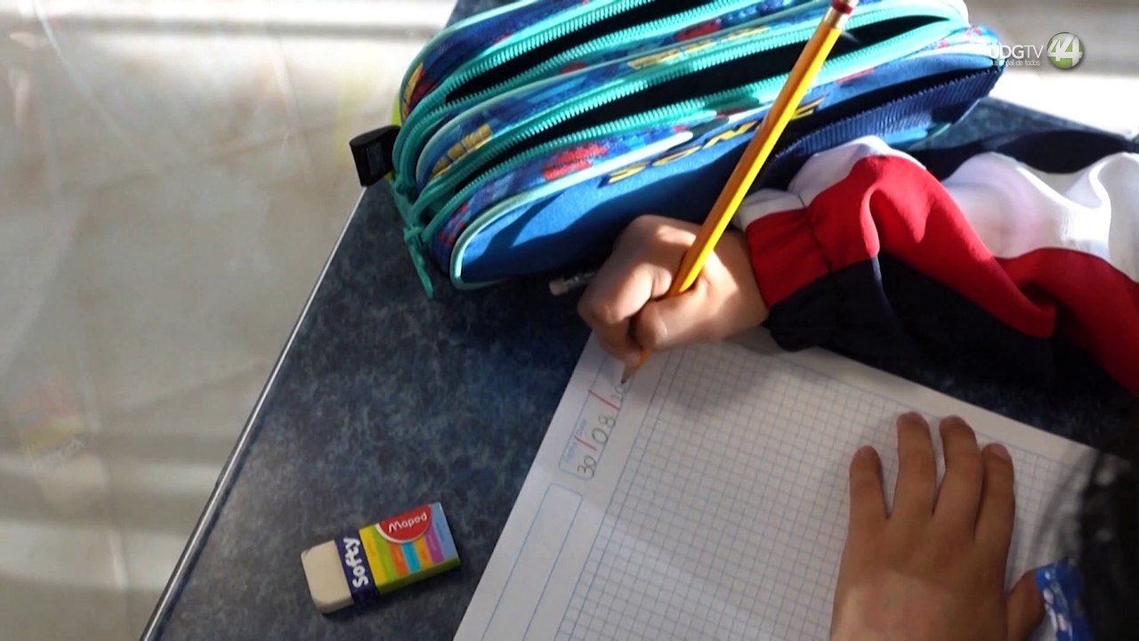 Maestros de primaria estrenarán computadoras este año; kínder y secundaria en 2024