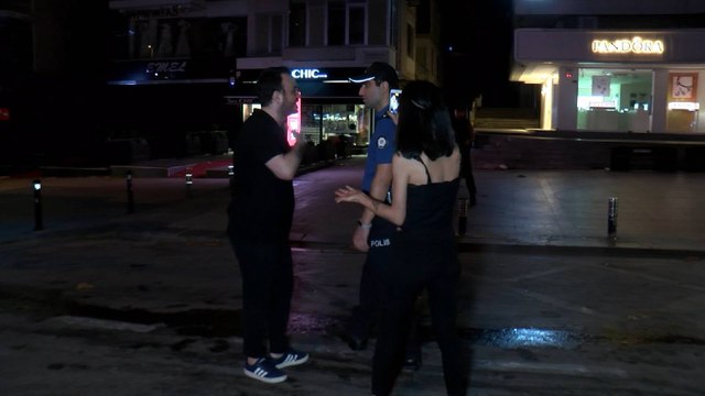 Kadıköy'de denetime takılan akollü sürücünün arkadaşları polise zor anlar yaşattı