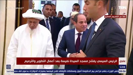 الرئيس السيسي يلتقط صورة تذكارية مع سلطان طائفة البهرة بمسجد السيدة نفيسة بعد تطويره