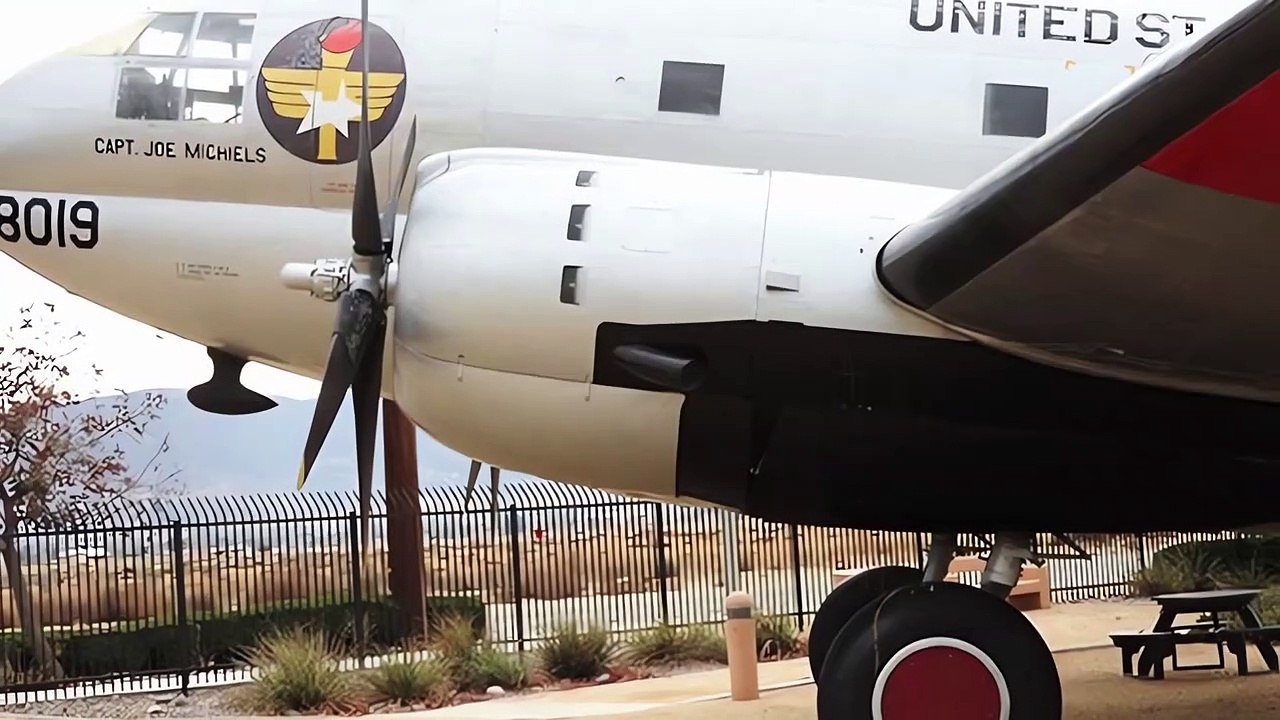Curtiss C 46D Commando - transport aircraft - HD