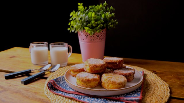 Galletas fritas rellenas