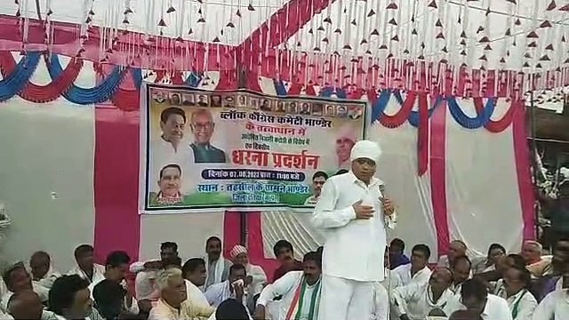 बिजली समस्या को लेकर कांग्रेसियों ने दिया धरना, सौंपा ज्ञापन