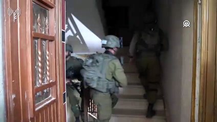 İsrail askerleri, el-Huruşa’nın evini patlattı