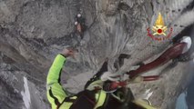 İtalya'da 3 bin metrede mahsur kalan dağcılar böyle kurtarıldı