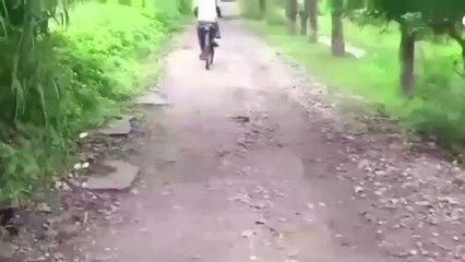 देवरिया: की बदहाल सड़कों तक नहीं पहुंची योगी सरकार की गड्ढा मुक्त योजना