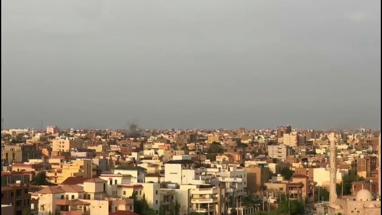 مراسل #العربية: تجدد الاشتباكات بمختلف أنواع الأسلحة الثقيلة والمتوسطة في أم درمان  #السودان  #الخرطوم