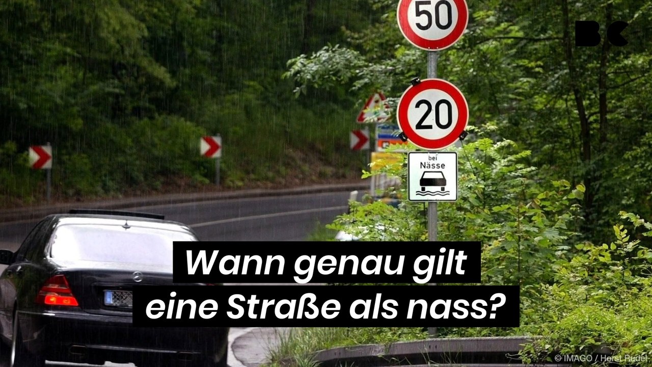 Wann genau gilt eine straße als nass?