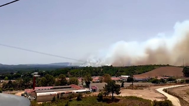 Evacuadas unas 1.400 personas por un incendio forestal en Portugal