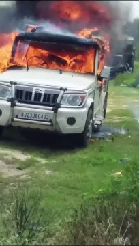 जयपुर में चलती गाड़ी में लगी भीषण आग, अकाउंट ऑफिसर जिंदा जला, देखें वीडियो