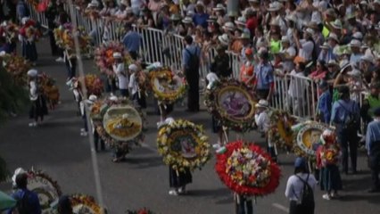 Un'esplosione di colori al Festival dei fiori di Medellin