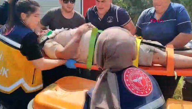Un camion chargé de sable et un camion chargé de blocs de marbre sont entrés en collision à Orhangazi： 2 conducteurs ont été grièvement blessés