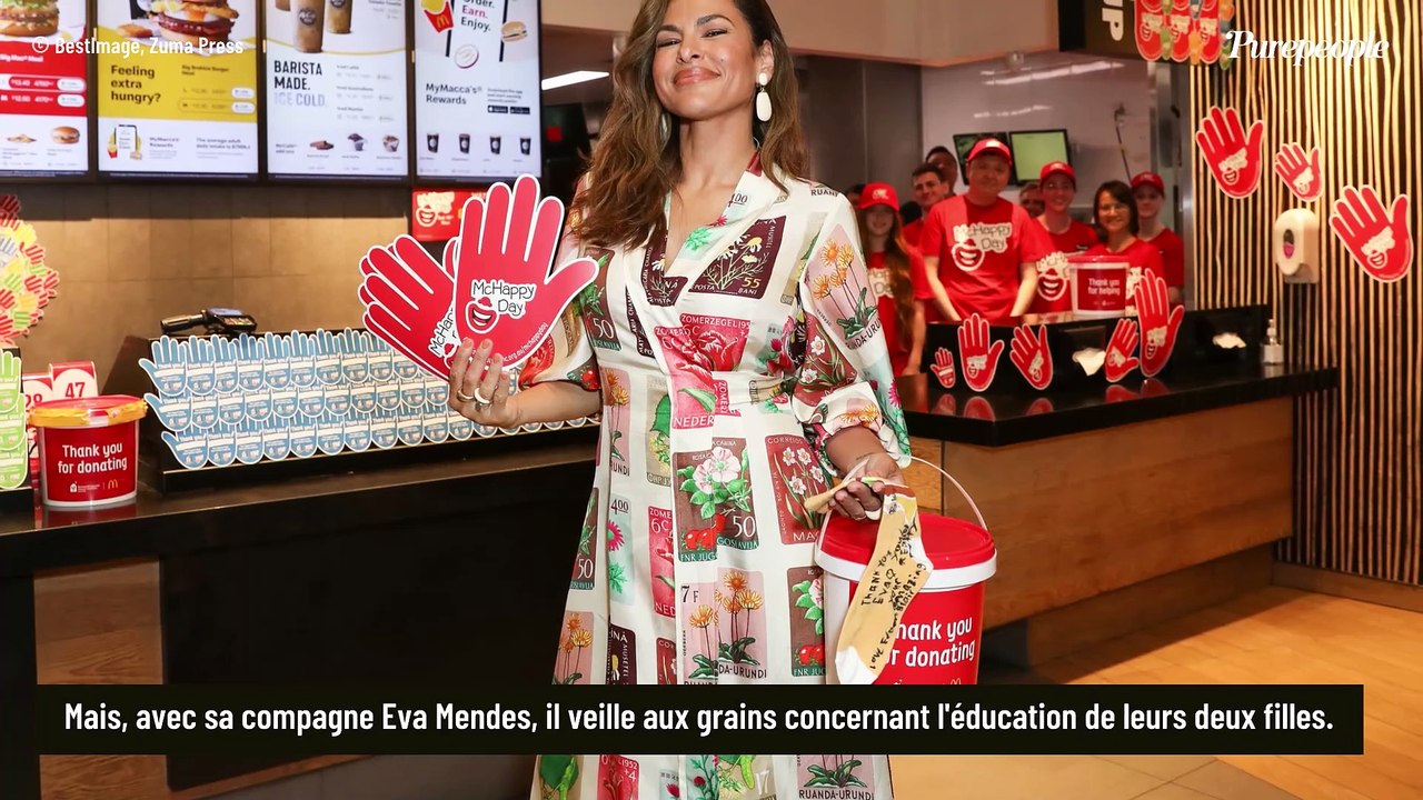 Ryan Gosling (Barbie) et Eva Mendes parents str...
