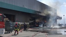 Zincir marketin deposunda yangın çıktı