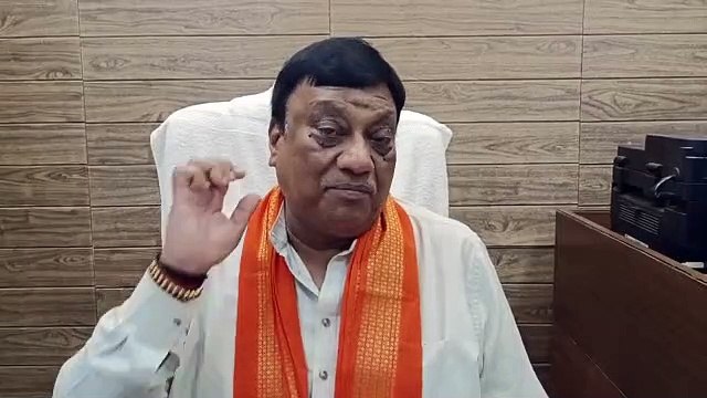 सडक़ों पर घूमने वाली गोमाताओं की उचित व्यवस्था नहीं करने पर शासकीय कार्यालयों व थानों में छोडऩे की भाजपा ने दी चेतावनी