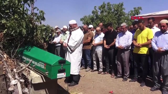 Garçon de 4 ans tué par son beau-père, son propre père a mis les mains dans la tombe