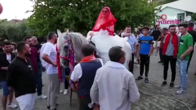 Sahibiyle harmandanlı oynayan at sosyal medyada gündem oldu!