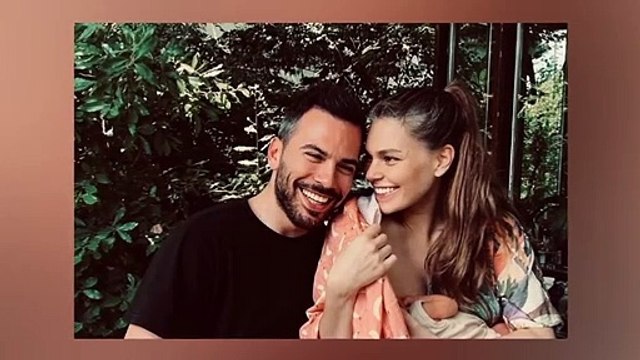 Mots d'Aslı Enver, une nouvelle mère qui a partagé son bébé, qui m'a fait rire : mes cheveux sont en forme, écartez-vous de mon chemin