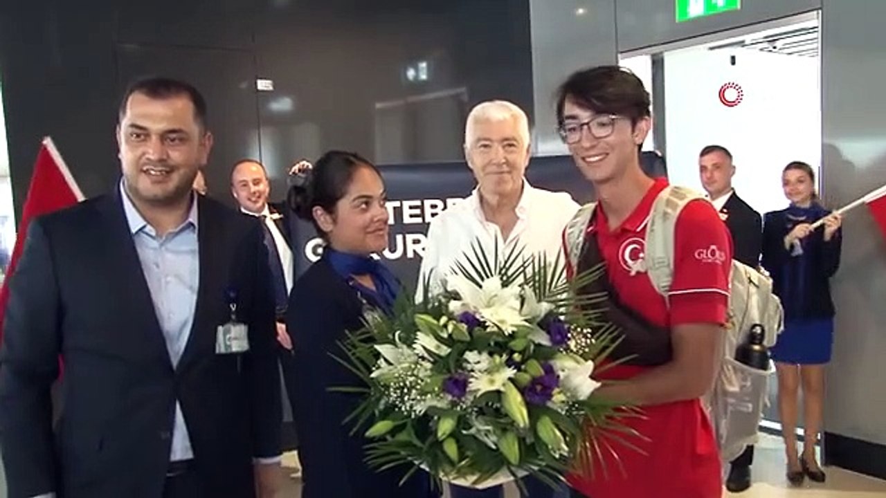 Est-ce que Mete Gazoz a un tic, un bégaiement, quelle est sa maladie ? Quelle est la maladie de Mete Gazoz, de quoi est-il malade ?