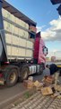 Polícia apreende mais de 360 kg de drogas em caminhão carregado com pluma de algodão em MT