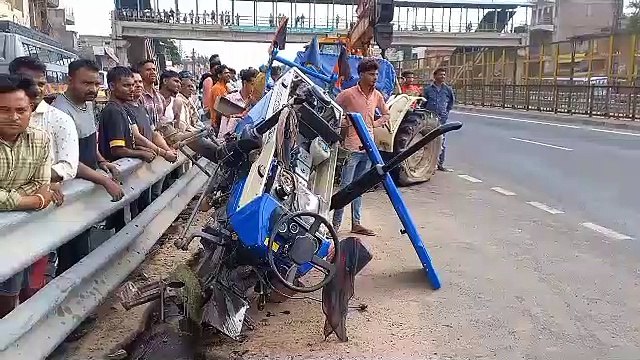 एसपी निवास के सामने हाइवे पर भिड़ंत, बेखौफ माफिया पुलिस के सामने से समेट ले गया चंबल बजरी...देखें वीडियो
