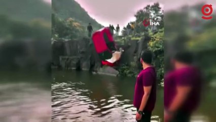 Şelale havuzuna düşen araçta can pazarı