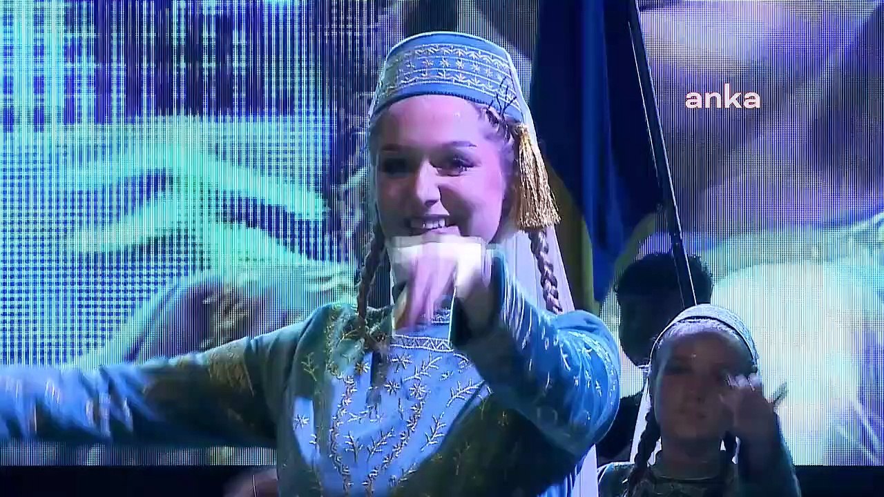 Des danseurs transmettent des messages de paix au Festival international de danse et de musique folkloriques d'Atakum