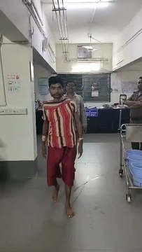 VIDEO...... Ahmedabad रीढ़ की हड्डी में खामी के चलते 13 वर्ष बाद चैन से सो सकेगा युवक