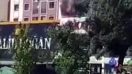 Incendie effrayant à Ankara： La voiture sur le parking s'est transformée en boule de feu