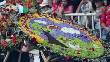 Colorido festival de "silleteros" en Colombia