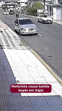 Acidente em Itajaí termina em batida dupla; causadora do acidente fugiu
