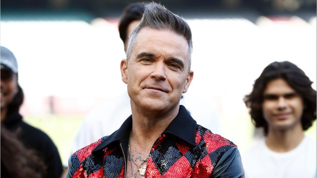 GALA VIDÉO - Robbie Williams révèle ses envies de chirurgie esthétique : ce qu’il veut changer