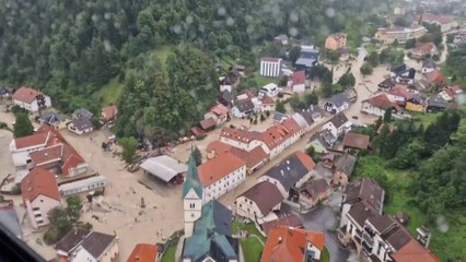 المروحيات تنقذ أشخاصا في شمال #سلوفينيا جراء الفيضانات #العربية