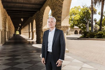 عقب فضيحة بحثية.. رئيس جامعة ستانفورد يستقيل بعد كشف تلاعب في أبحاثه العلمية