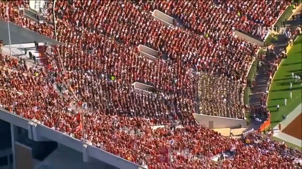 L'Envers du sport : Une étoile filante du foot US Bande-annonce (EN)