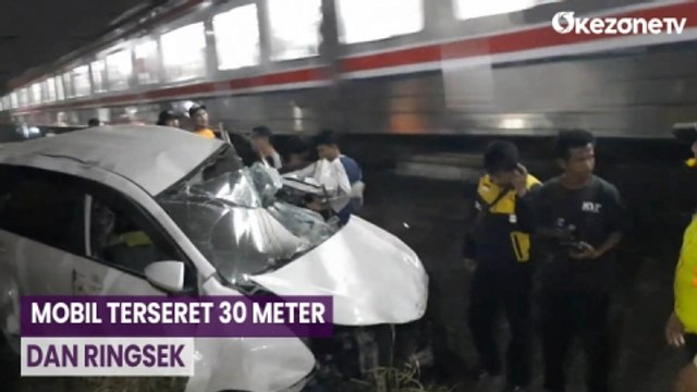 Mendadak Mati Mesin, Minibus Tertabrak Kereta Api di Bekasi