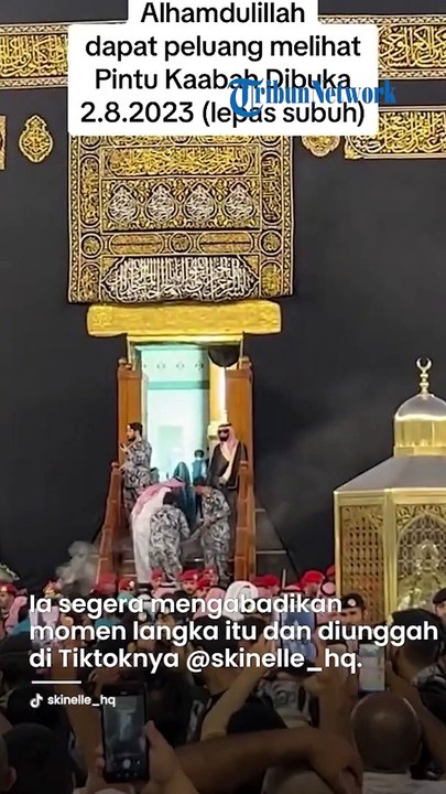 MOMEN LANGKA! Jemaah Umrah Berkesempatan Lihat Pintu Kabah Dibuka, Dalamnya Bercahaya